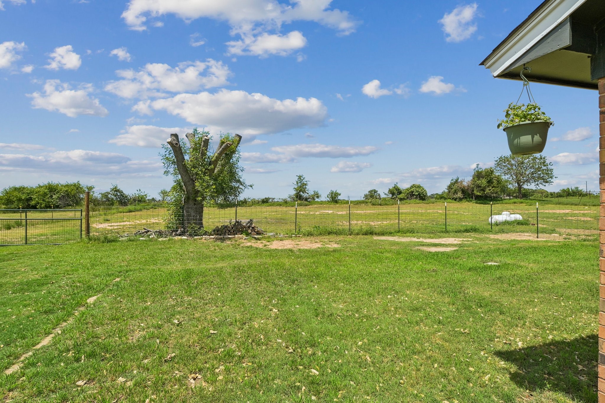 2762 W Highway 199 Springtown TX 76082