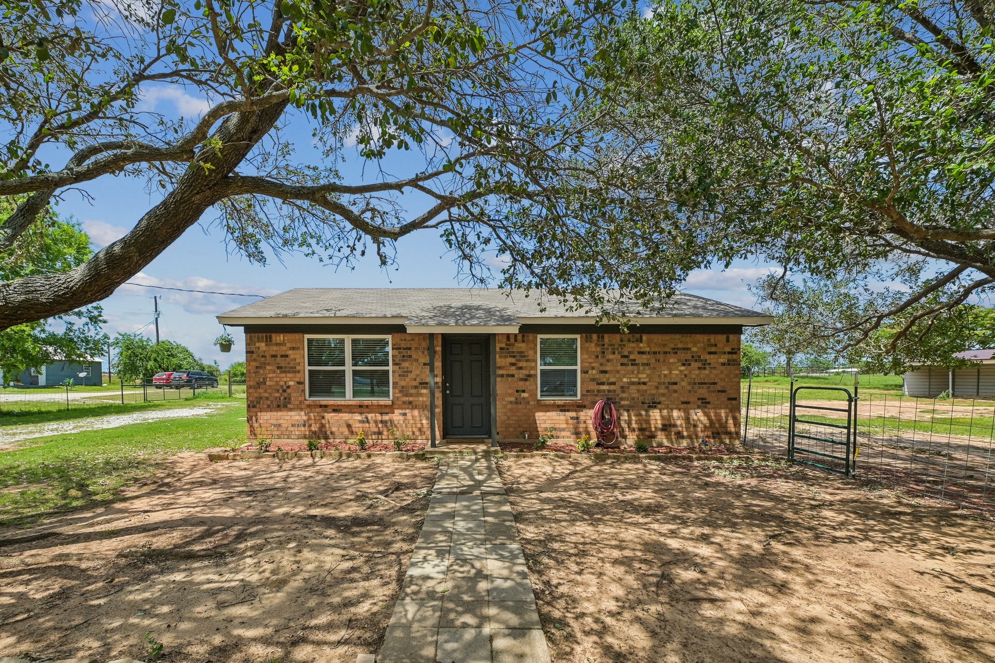 2762 W Highway 199 Springtown TX 76082