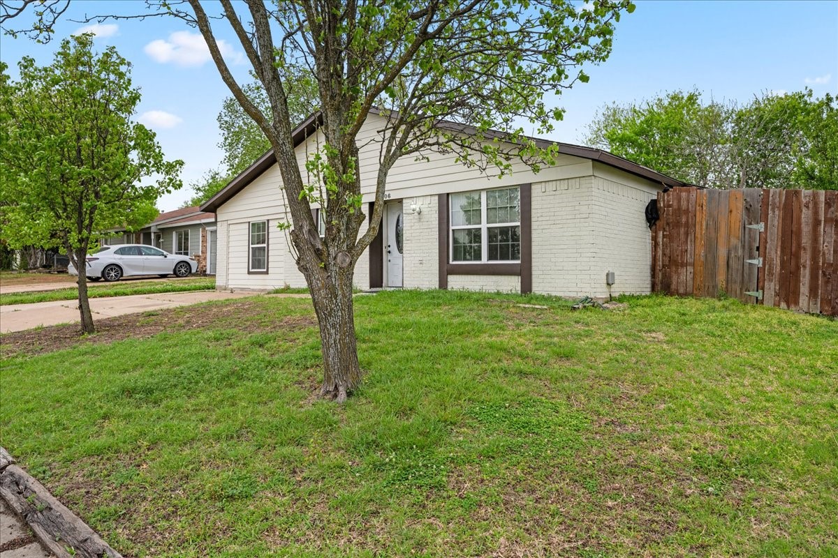 1306 Eagle Pass Garland TX 75040