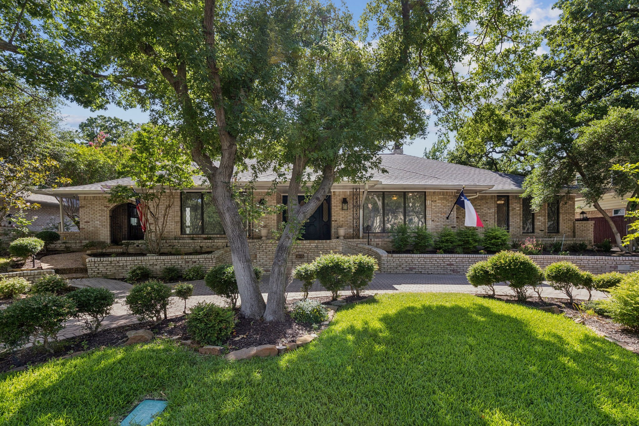 1605 Canyon Oaks Drive Irving TX 75061