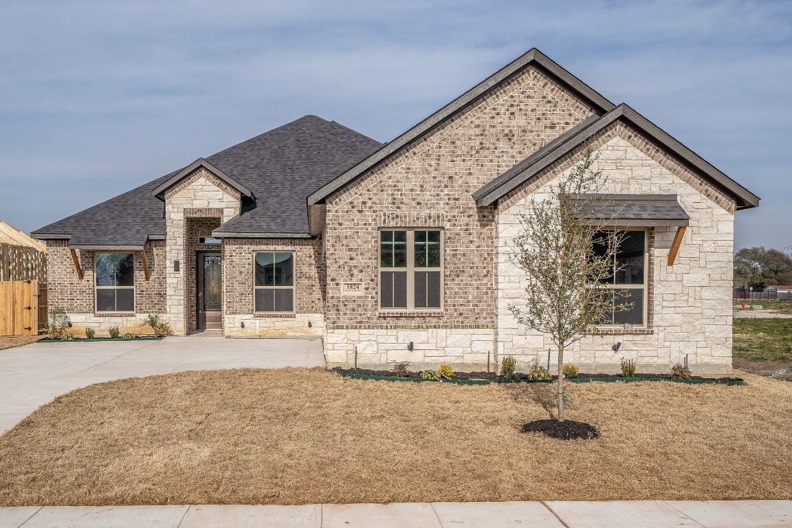 1828 Noble Court Grand Prairie TX 75052