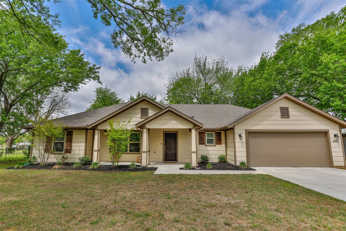 1615 S Lindsay Street Gainesville TX 76240