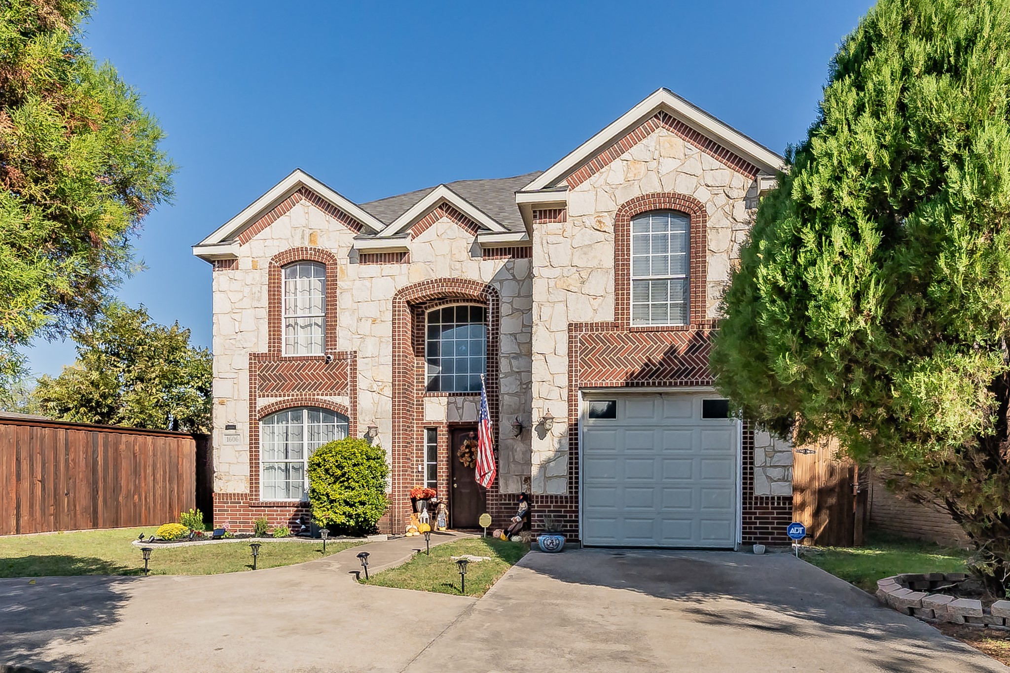 1606 Bogarte Drive Grand Prairie TX 75051