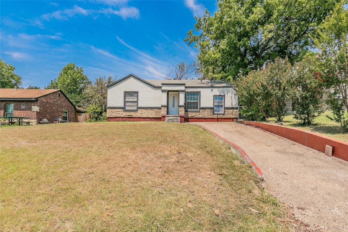 1617 Laura Road River Oaks TX 76114