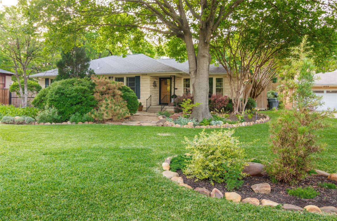 2129 Elmwood Boulevard Dallas TX 75224