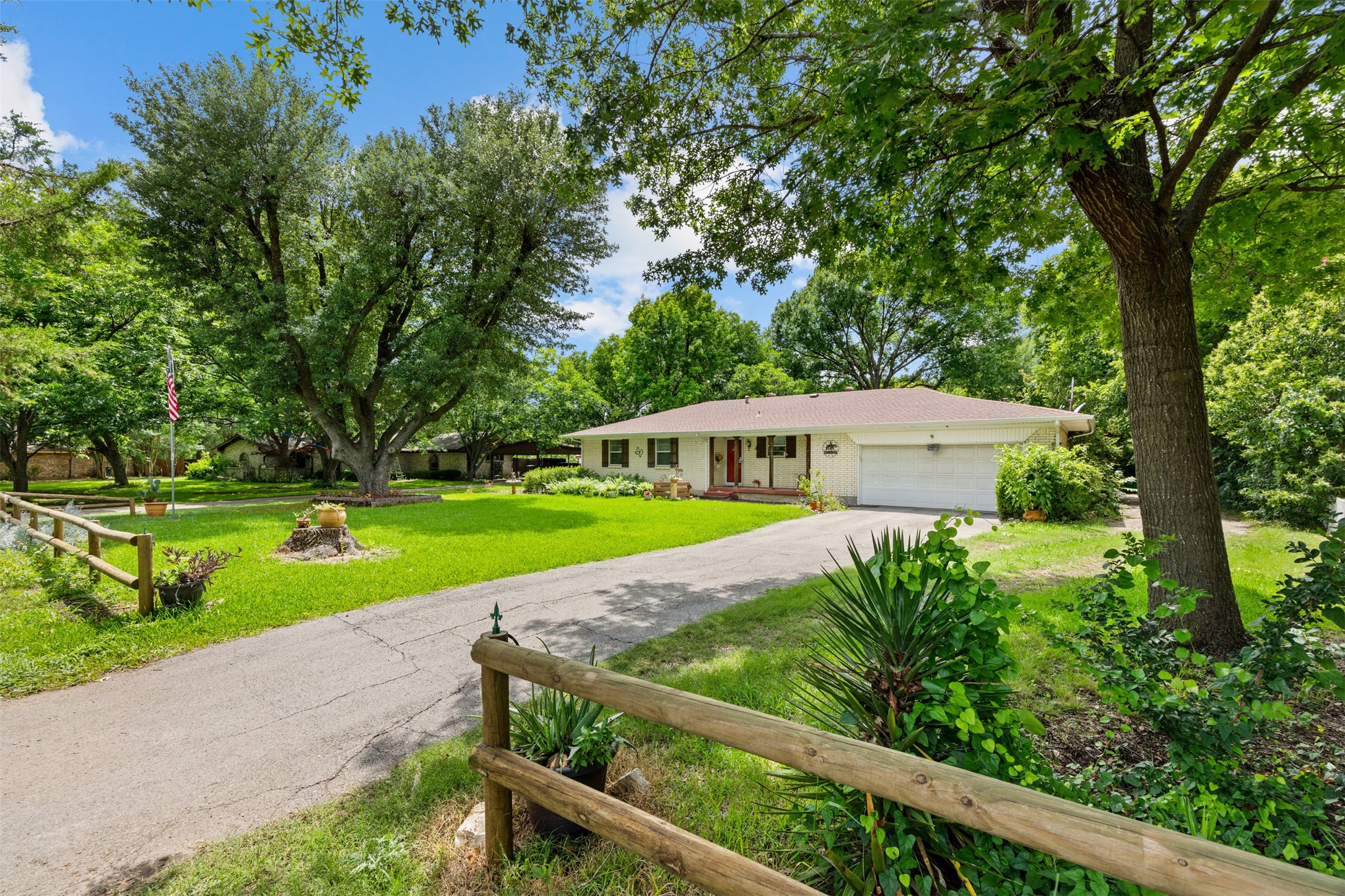 325 Oakwood Drive Lancaster TX 75146