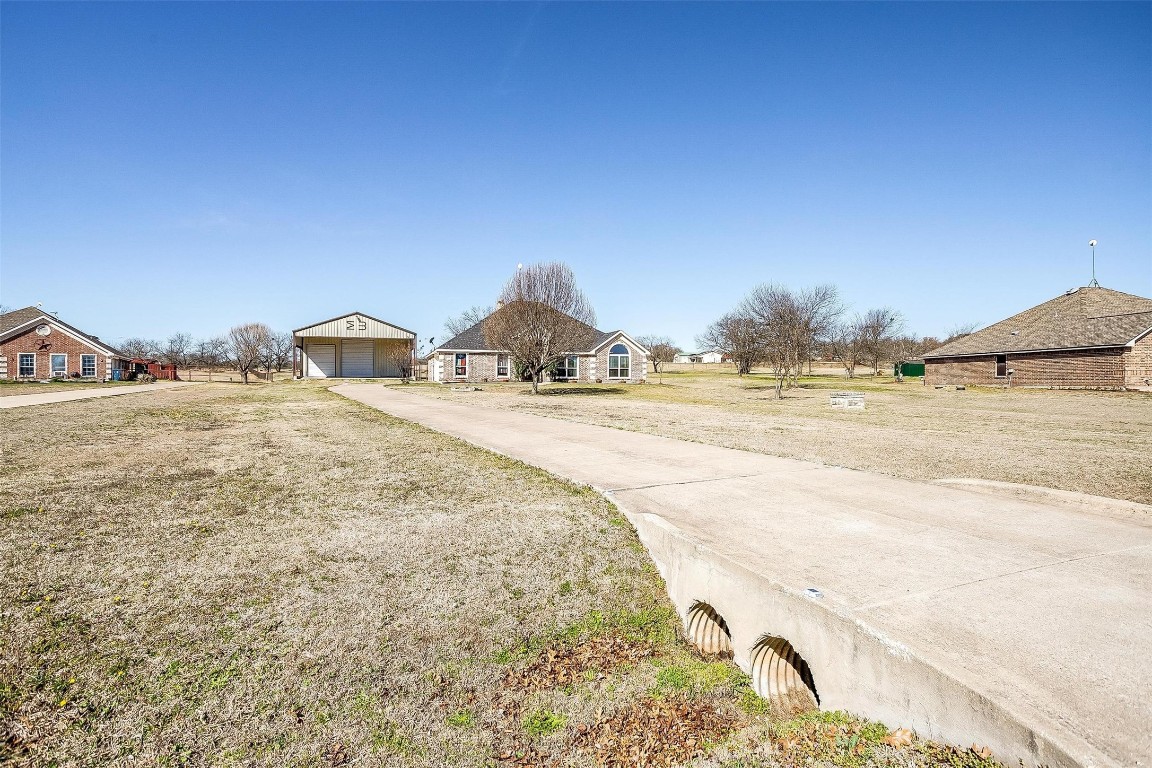 129 Lost Oak Drive Azle TX 76020