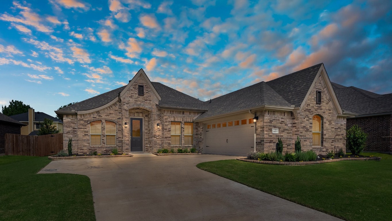 1567 Country Crest Drive Waxahachie TX 75165