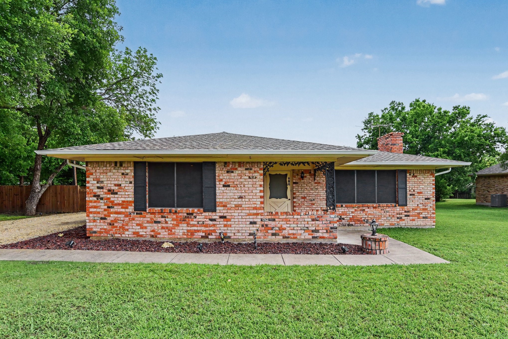 219 W Jefferson Street Palmer TX 75152
