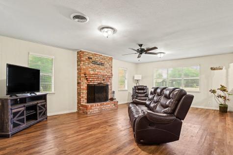 219 W Jefferson Street Palmer TX 75152