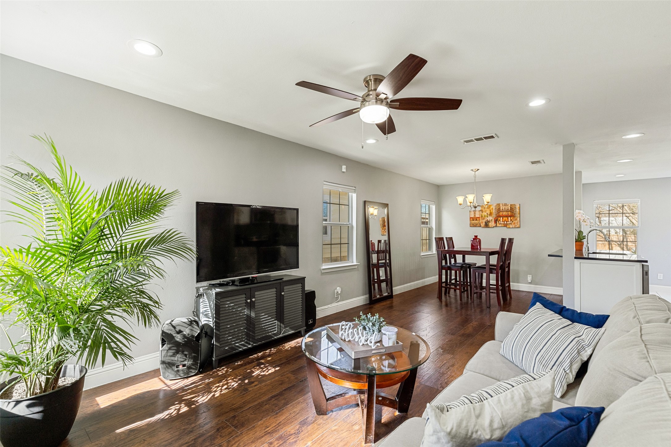 1715 Newport Avenue Dallas TX 75224