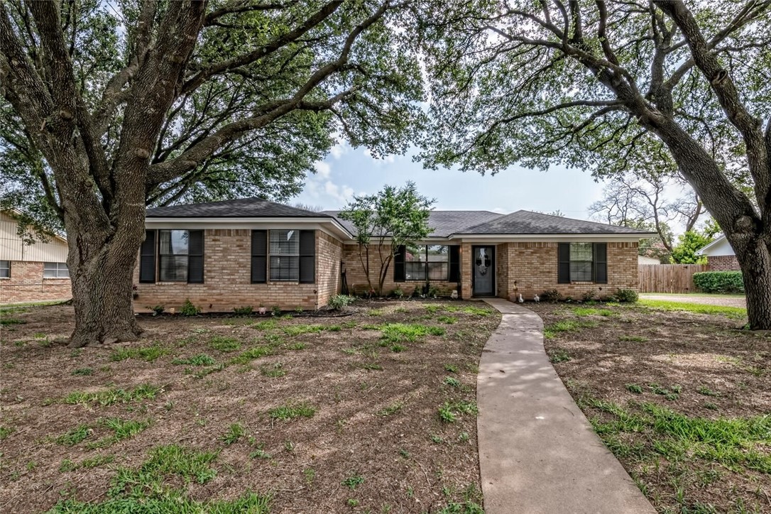 220 Travis Lane Hewitt TX 76643