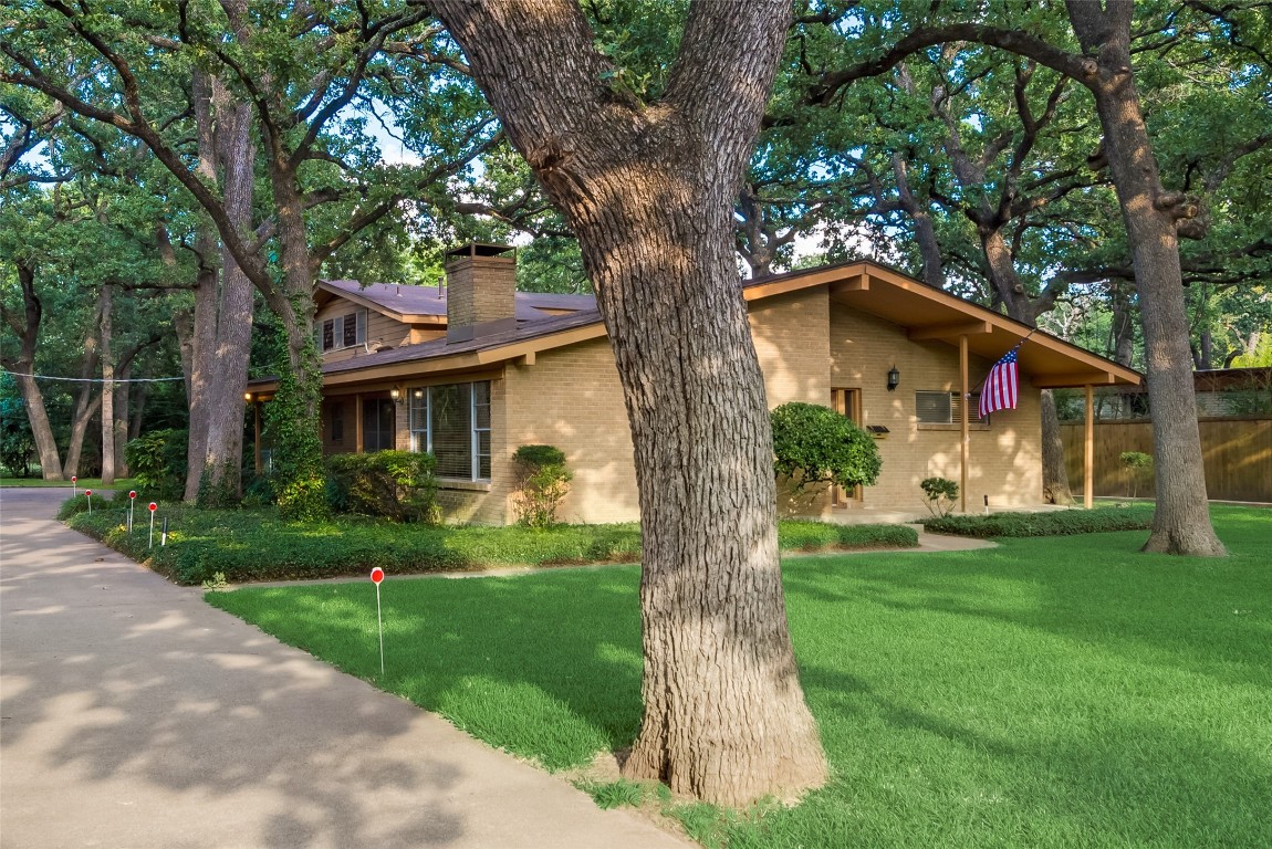 1621 S Davis Drive Arlington TX 76013