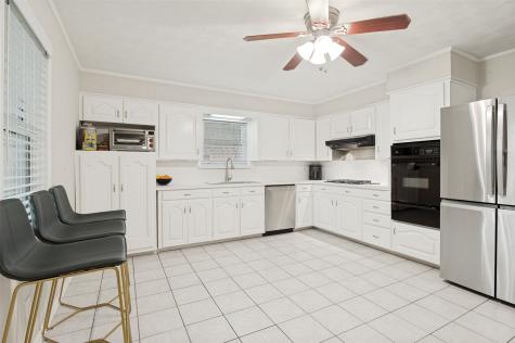 2730 Larkspur Lane Dallas TX 75233