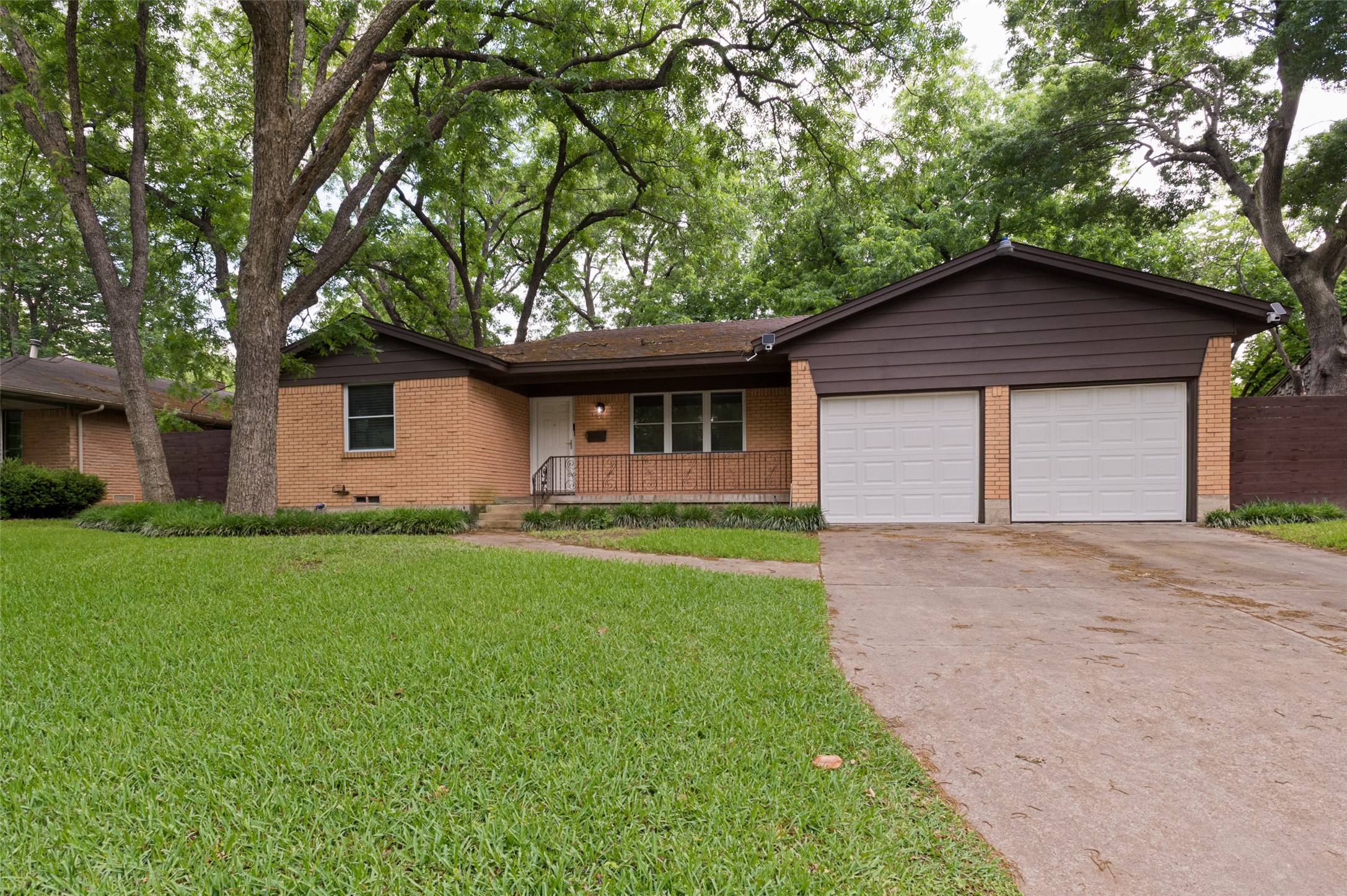2730 Larkspur Lane Dallas TX 75233