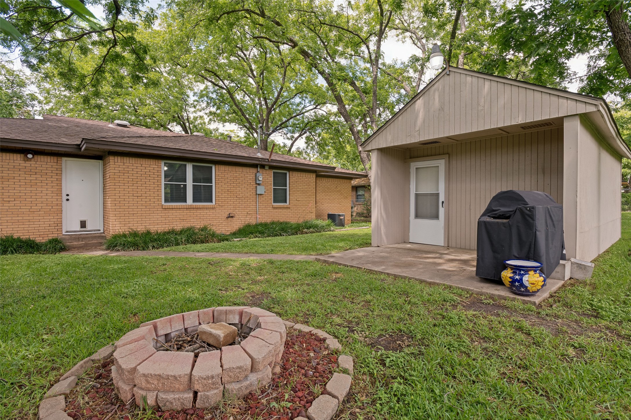 2730 Larkspur Lane Dallas TX 75233
