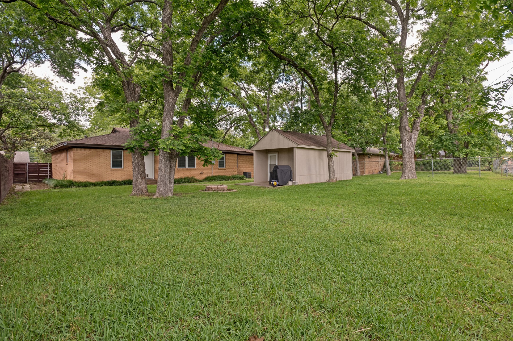 2730 Larkspur Lane Dallas TX 75233