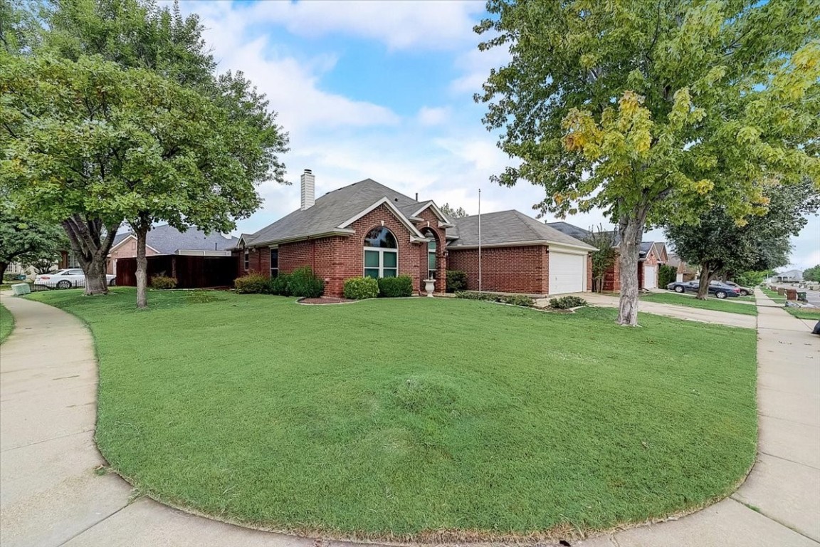 319 Fort Edward Drive Arlington TX 76002
