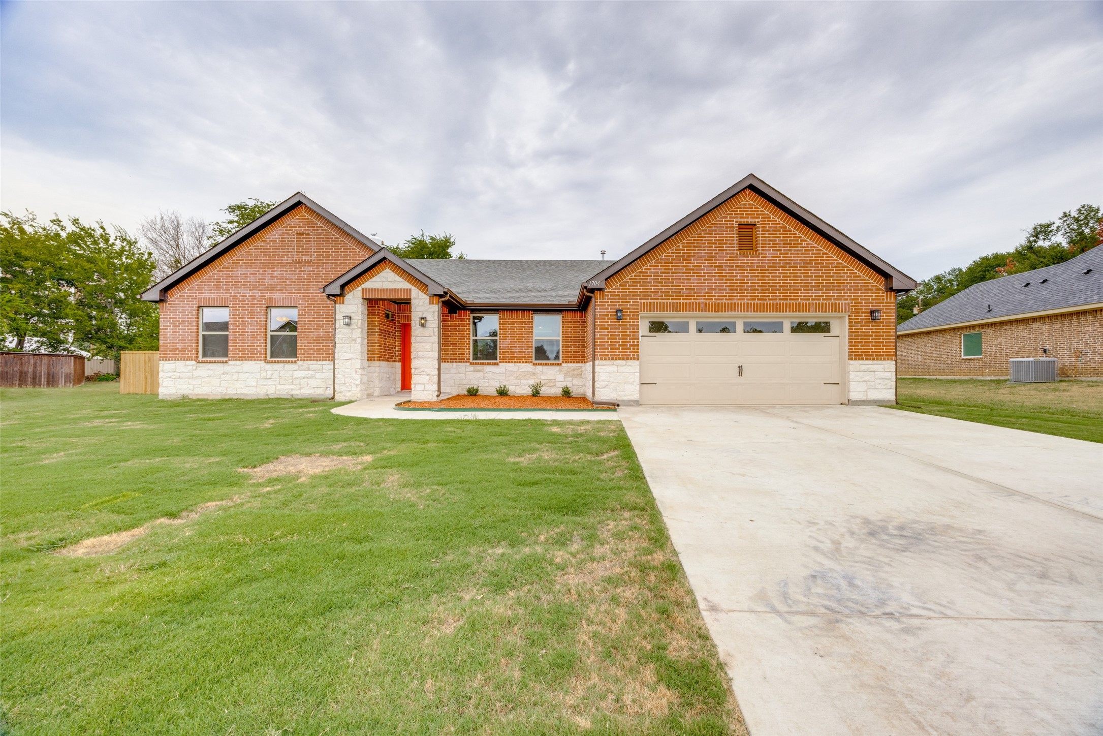1704 Kings Lane Commerce TX 75428