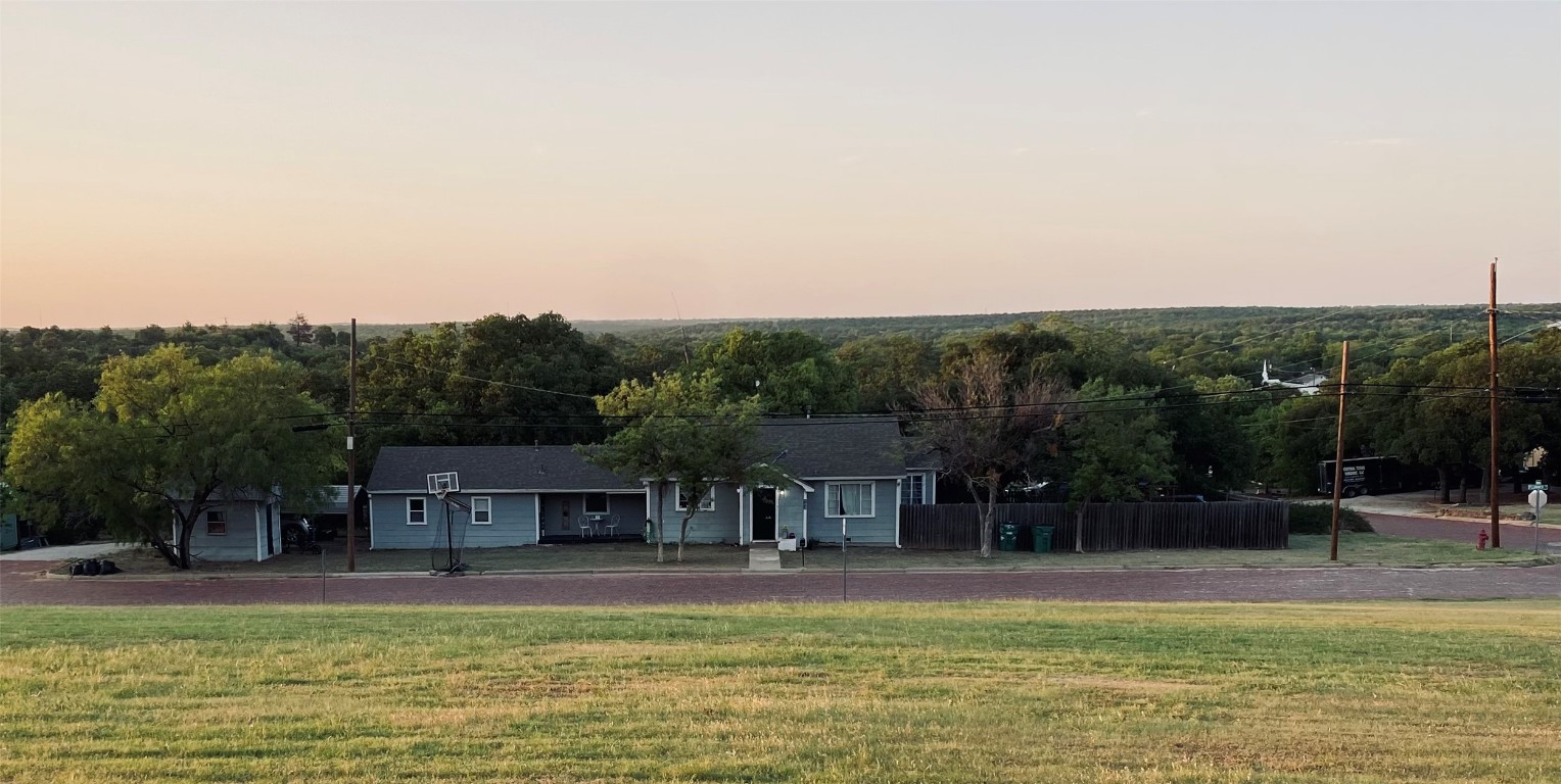 903 W Plummer Street Eastland TX 76448