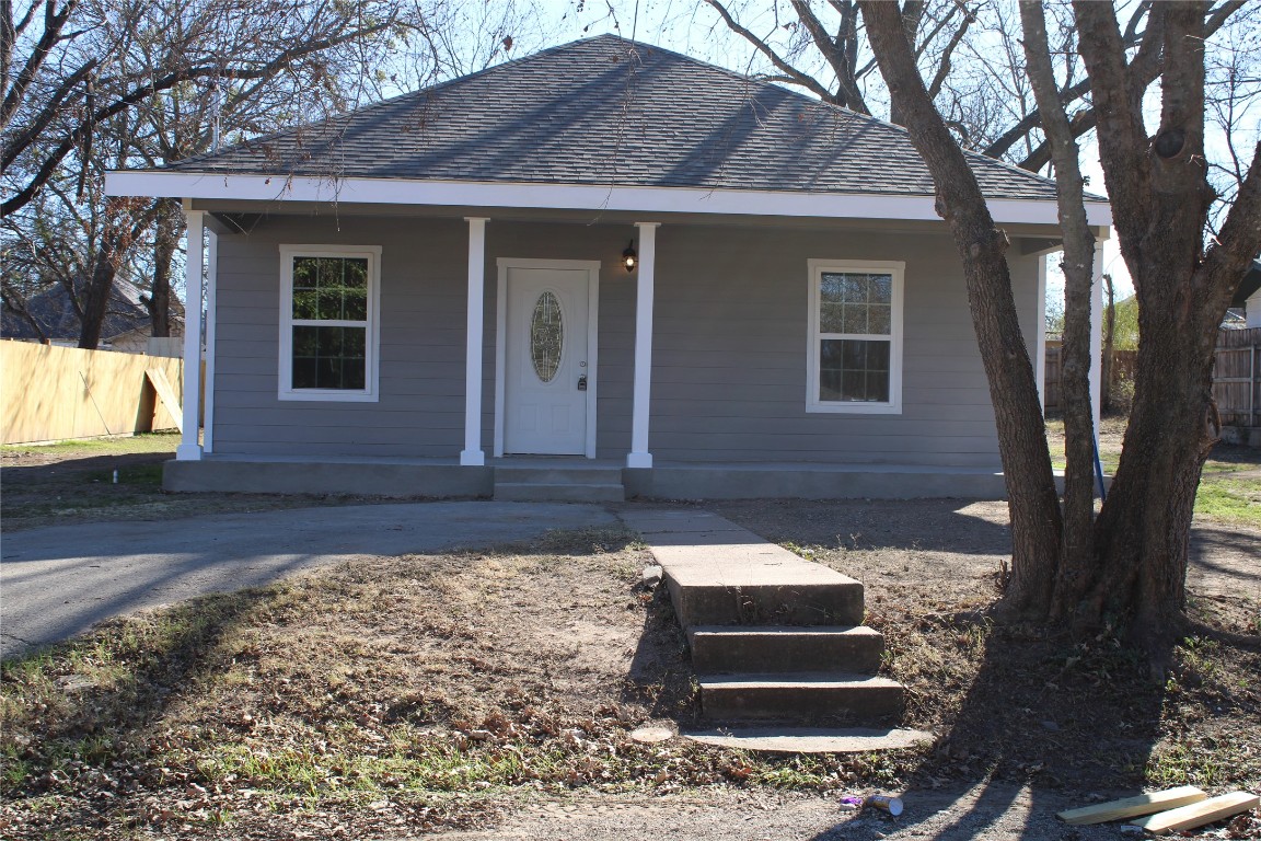 302 W Armstrong Avenue Comanche TX 76442