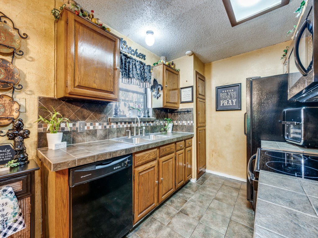 5304 Umbrella Pine Court Arlington TX 76018
