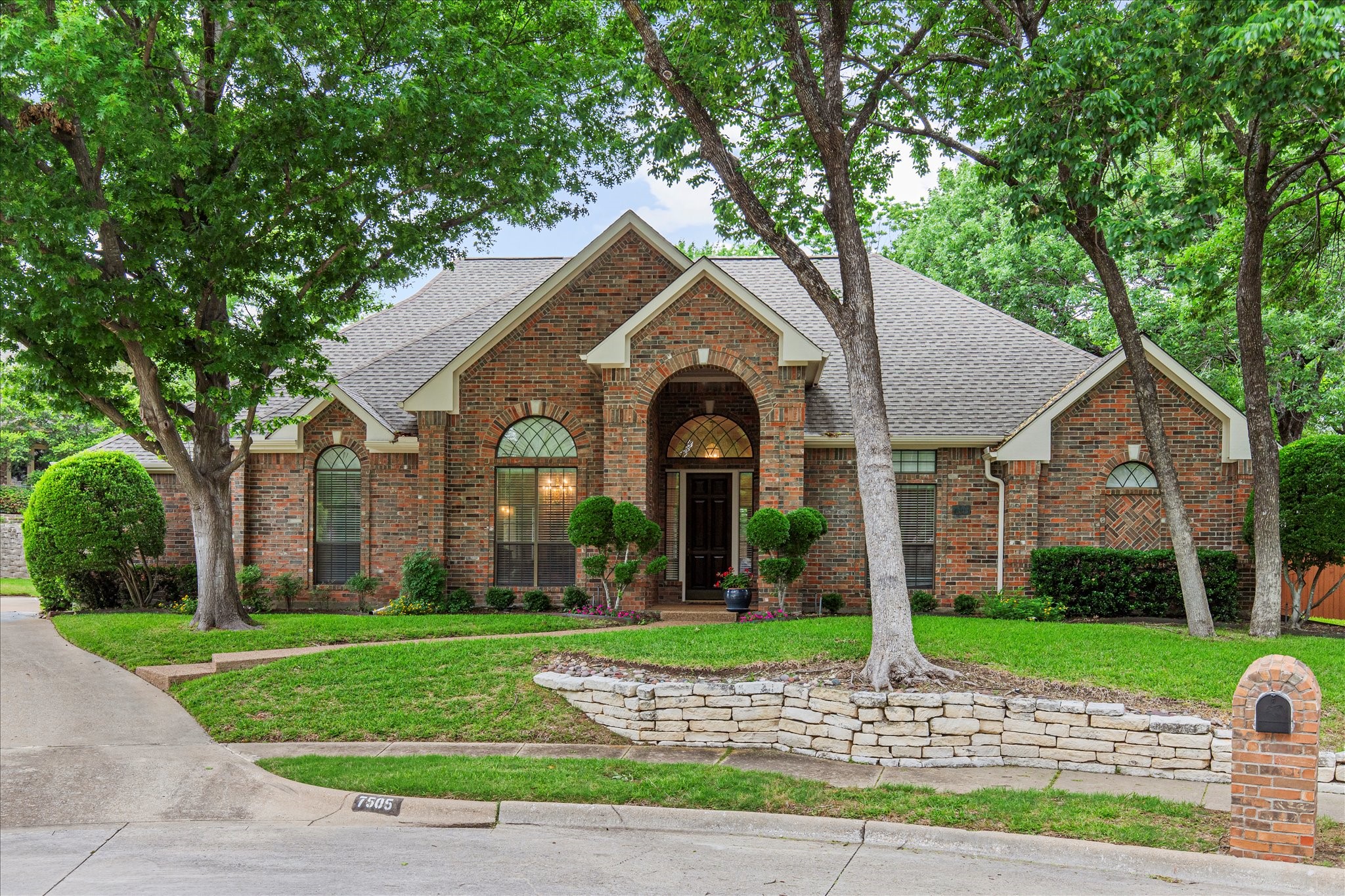 7505 Woodbridge Place Garland TX 75044