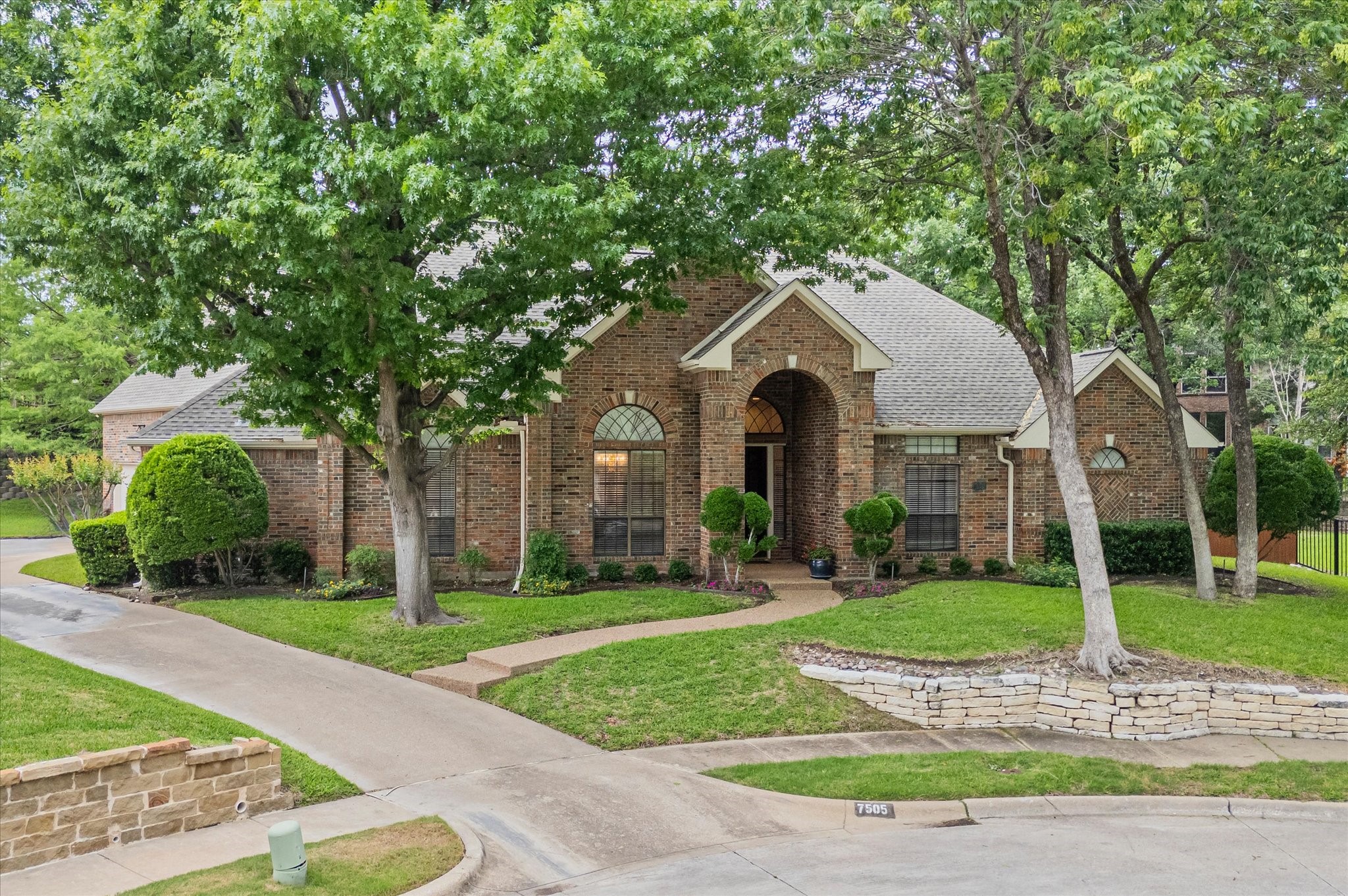 7505 Woodbridge Place Garland TX 75044