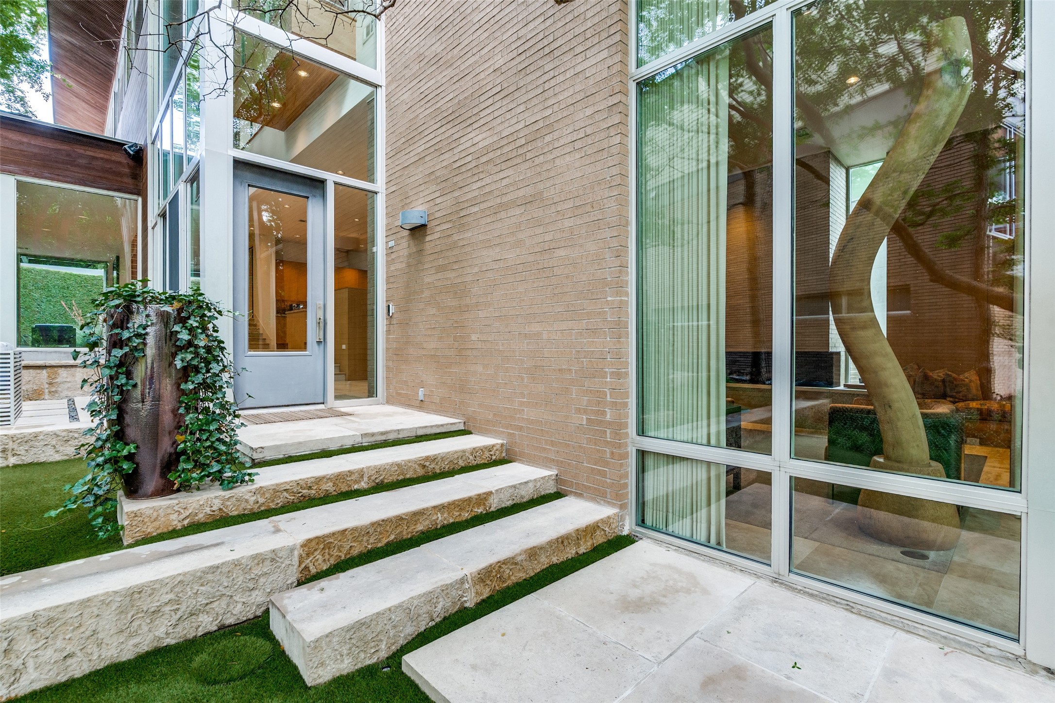 2207 Kessler Woods Court Dallas TX 75208