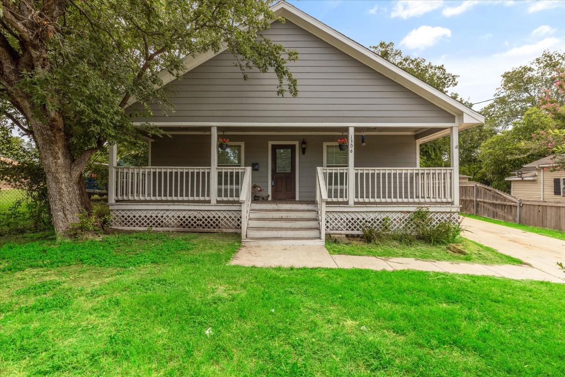 1306 N Preston Street Ennis TX 75119