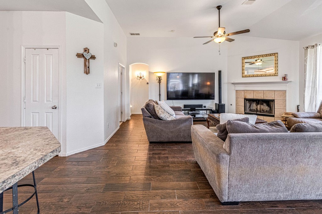 804 Ridge Point Drive Grand Prairie TX 75052