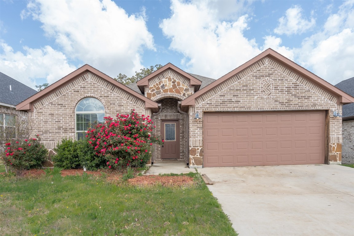 1912 Town Creek Circle Weatherford TX 76086
