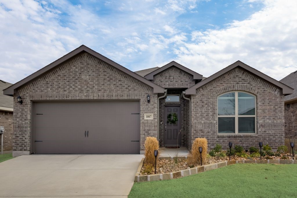 1007 Eastland Lane Aubrey TX 76227
