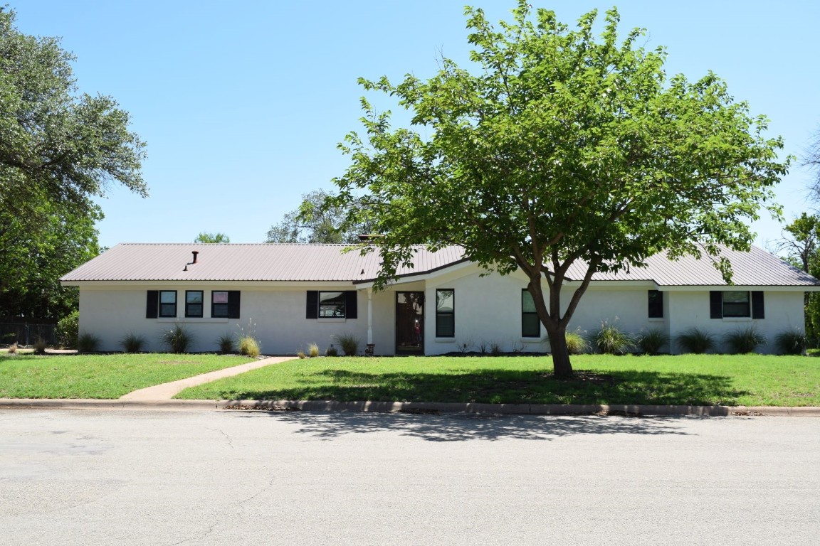 611 High Road Coleman TX 76834