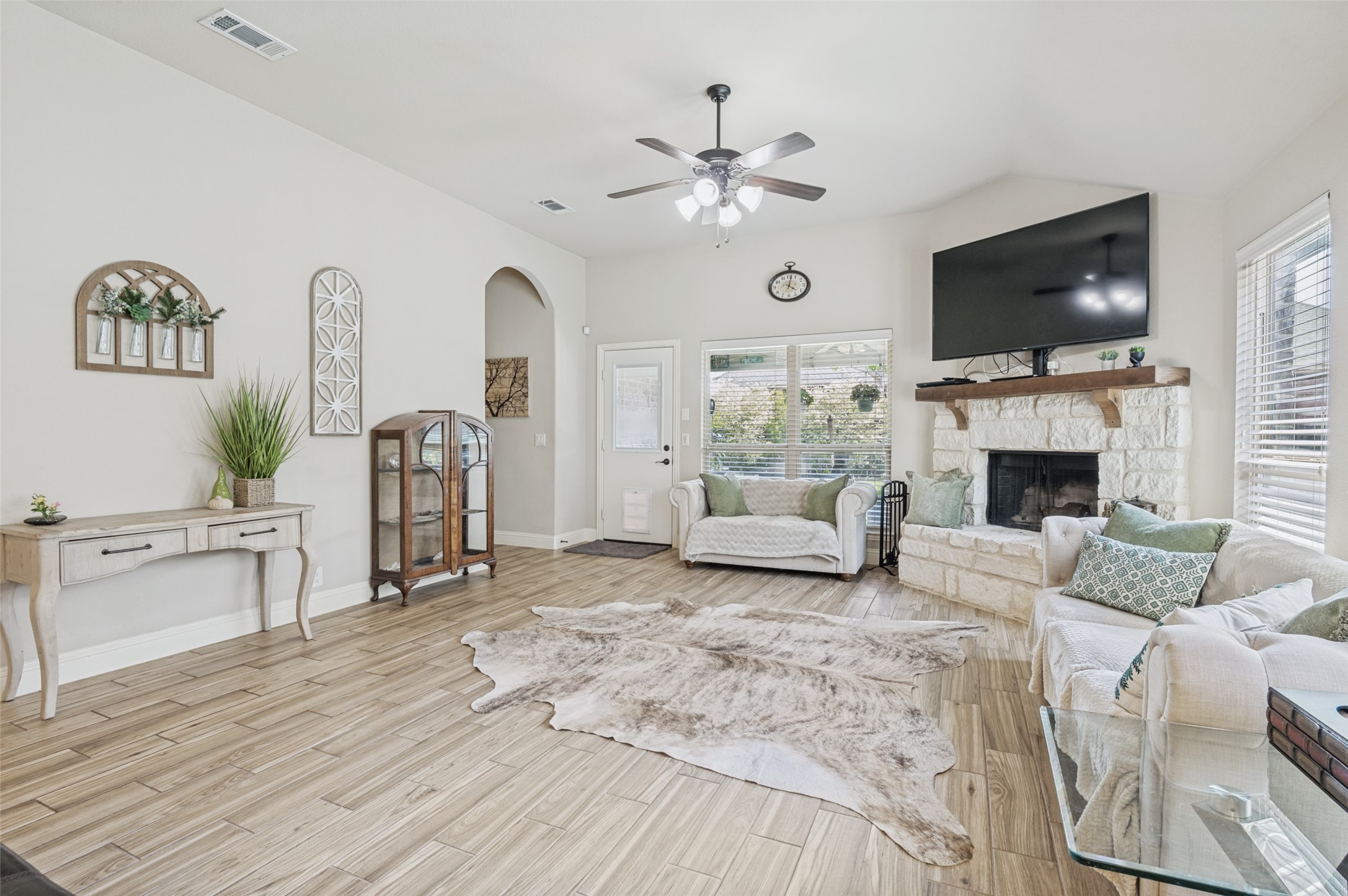 516 Lakeview Drive Alvarado TX 76009