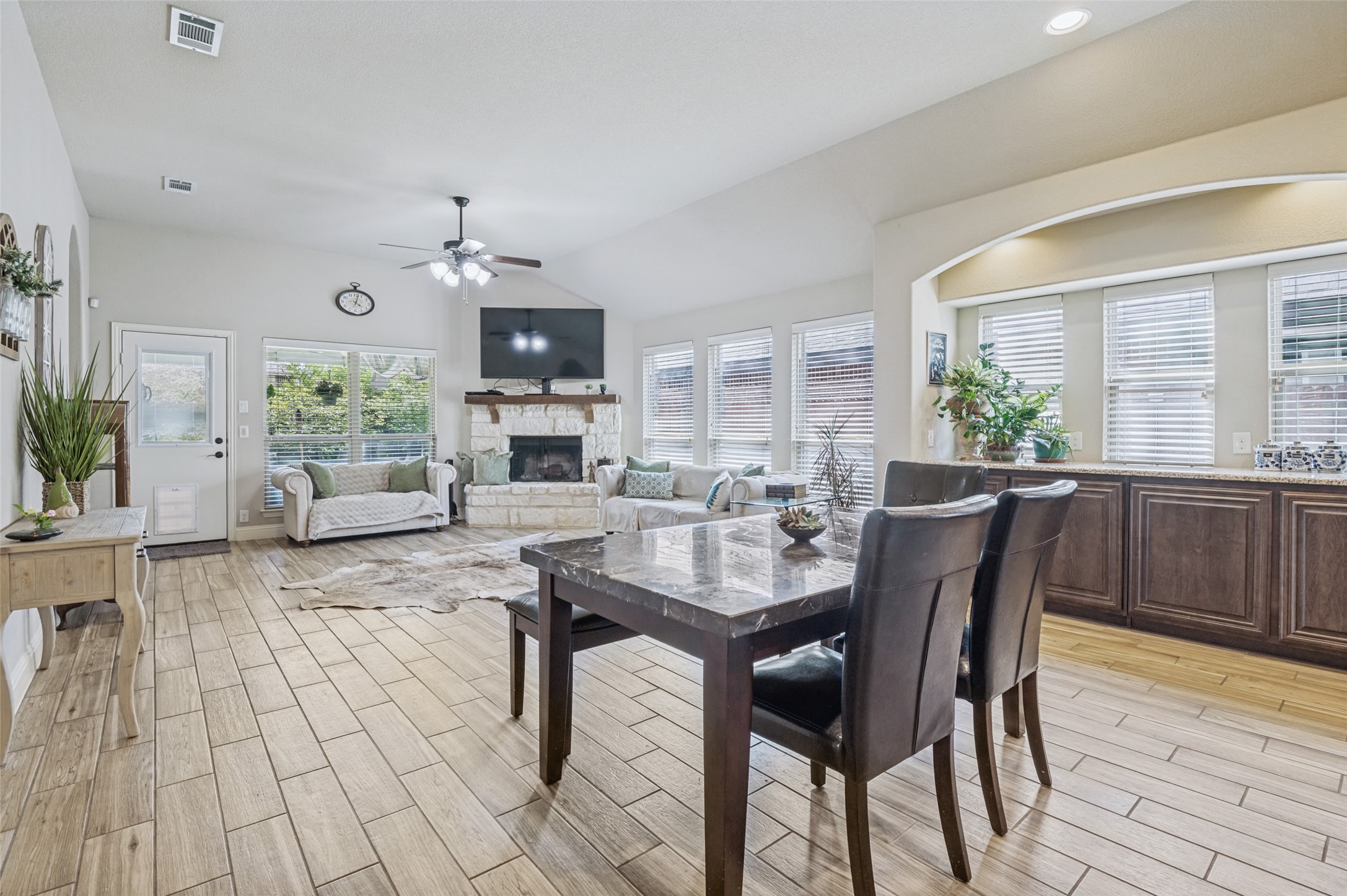 516 Lakeview Drive Alvarado TX 76009