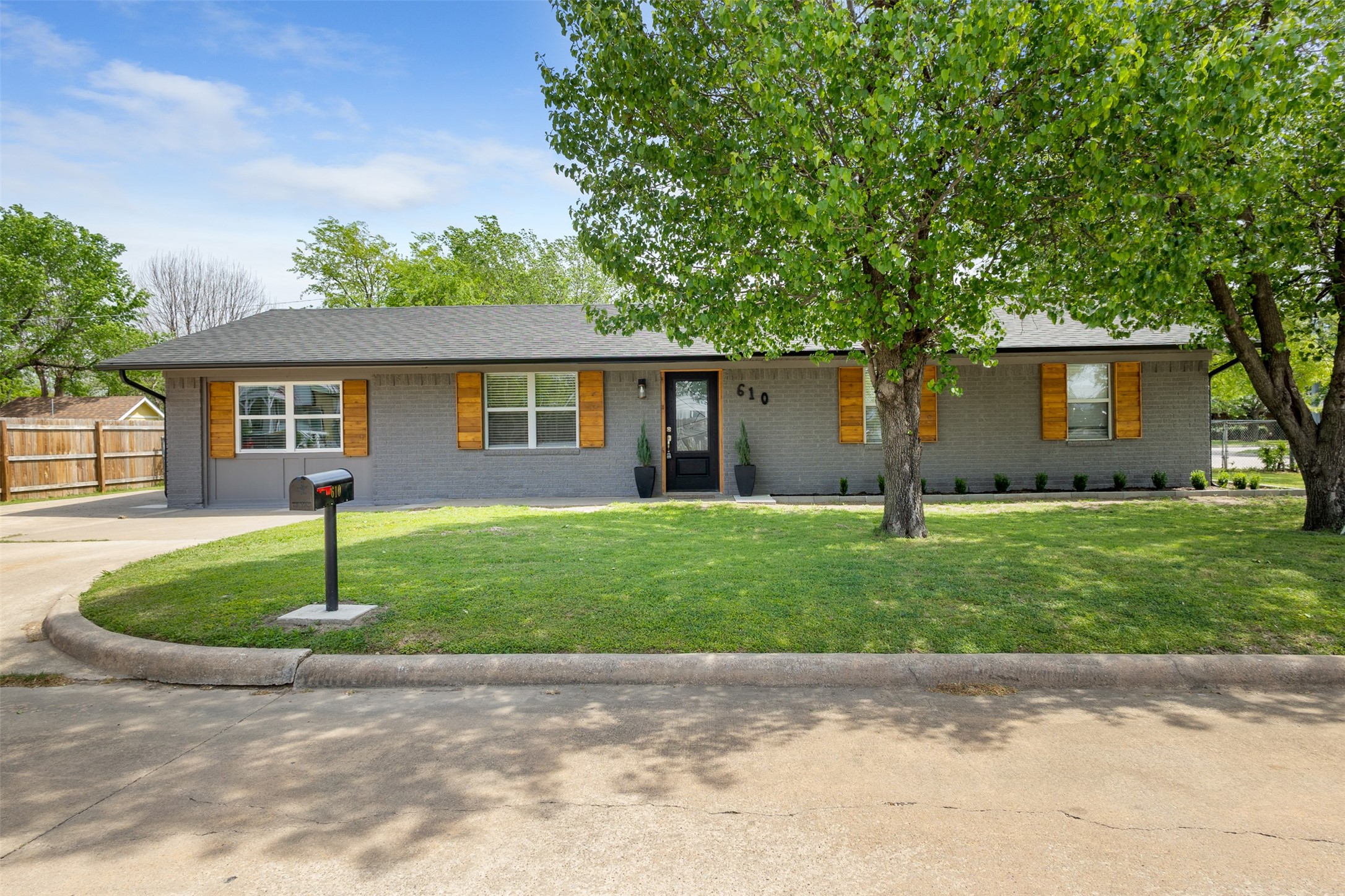610 S 10th Street Sanger TX 76266