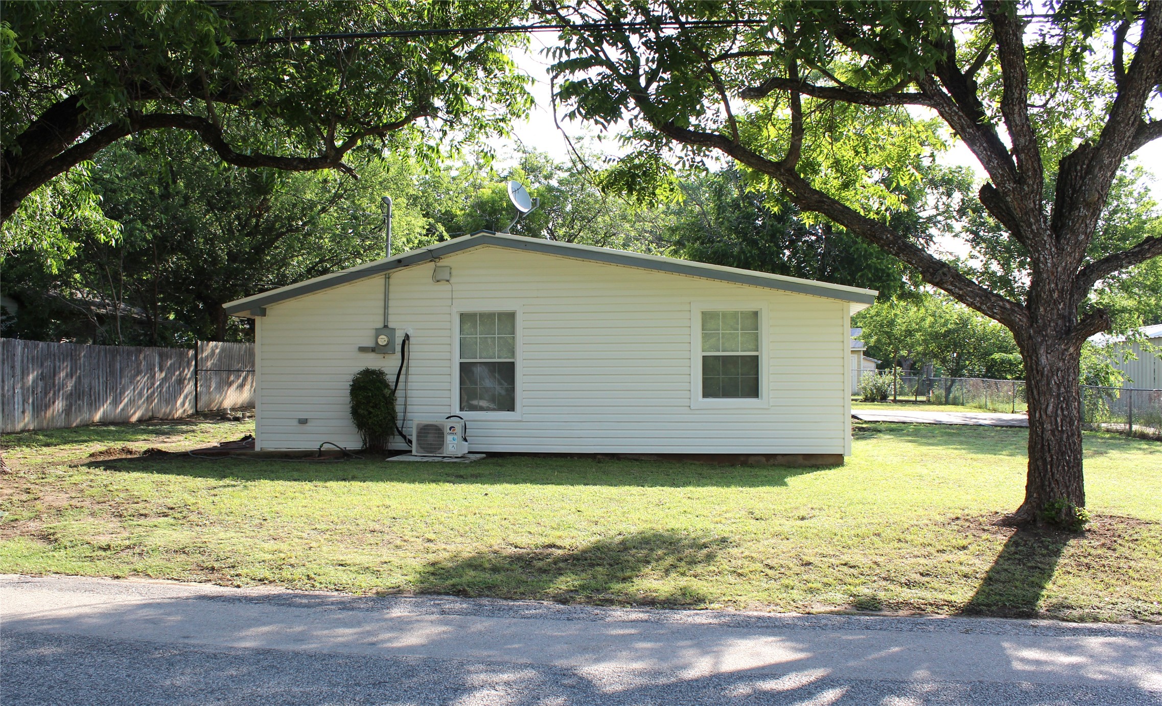303 S Lennox Street Stephenville TX 76401