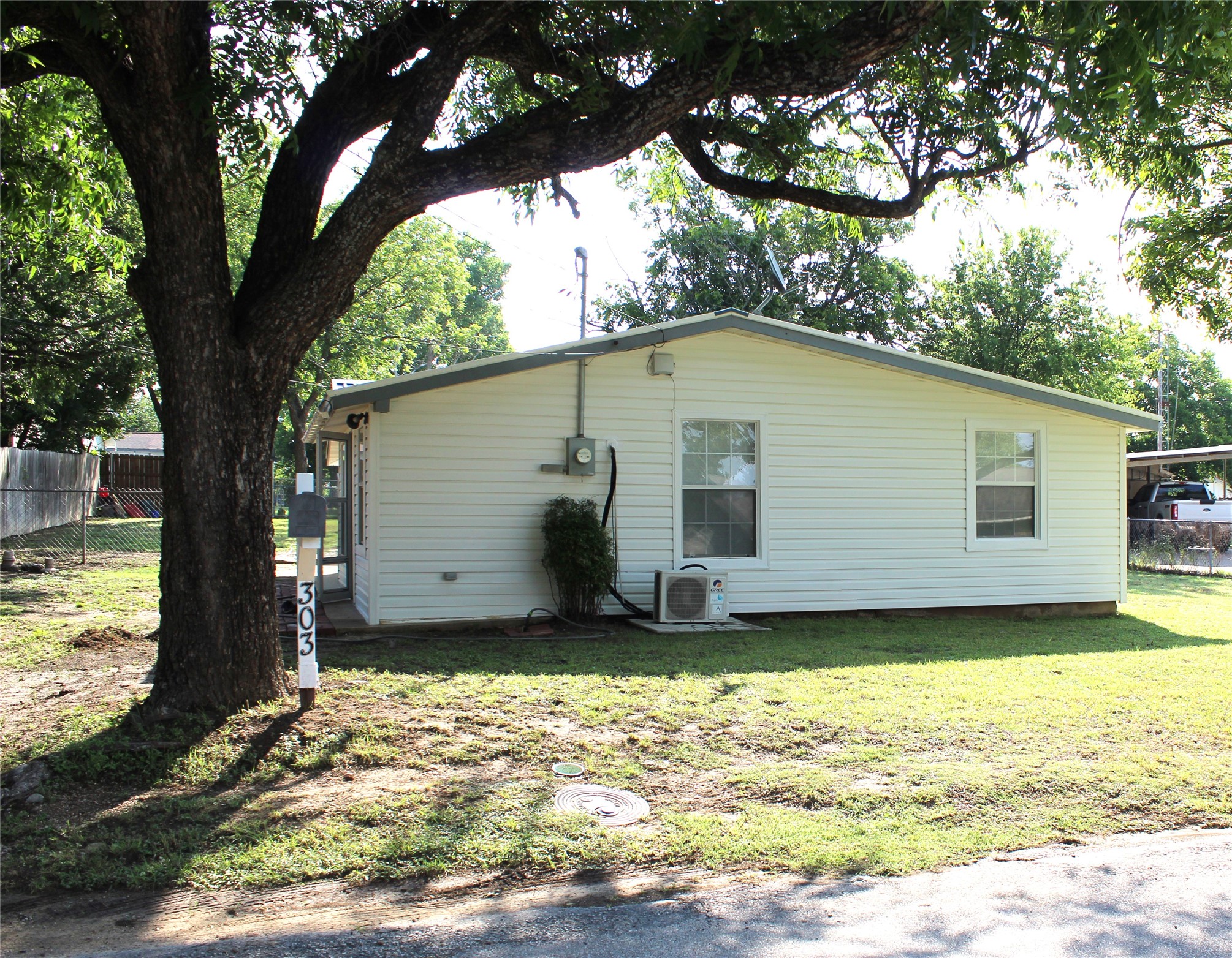 303 S Lennox Street Stephenville TX 76401
