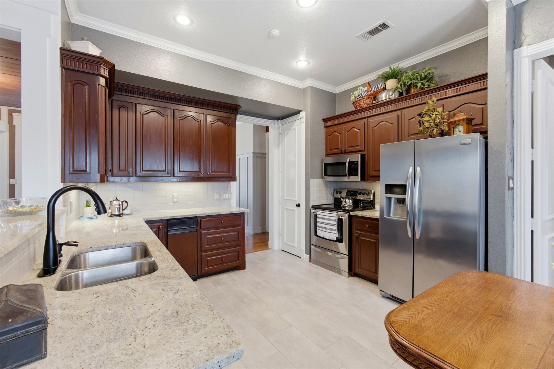 906 Valley View Avenue Red Oak TX 75154
