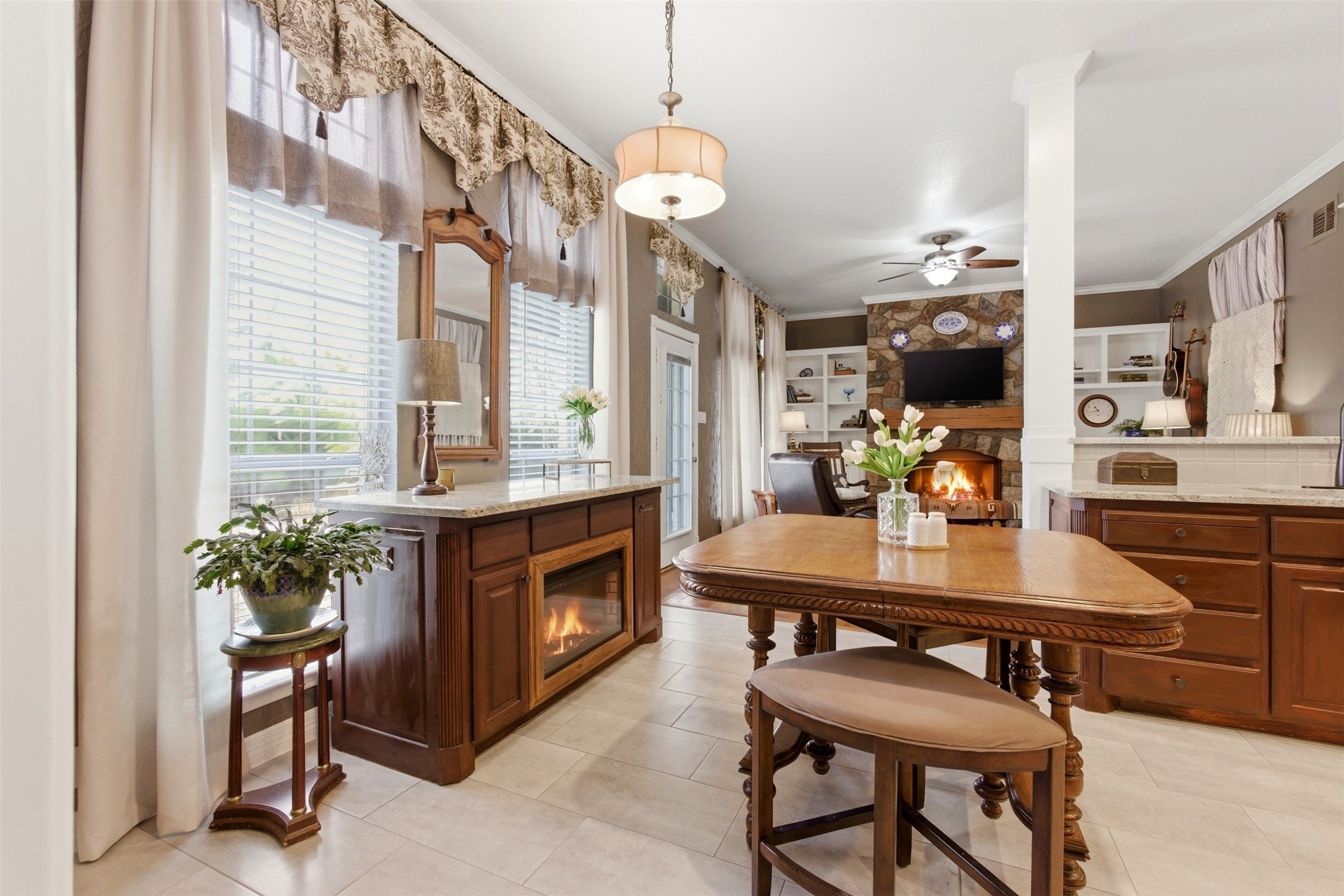 906 Valley View Avenue Red Oak TX 75154