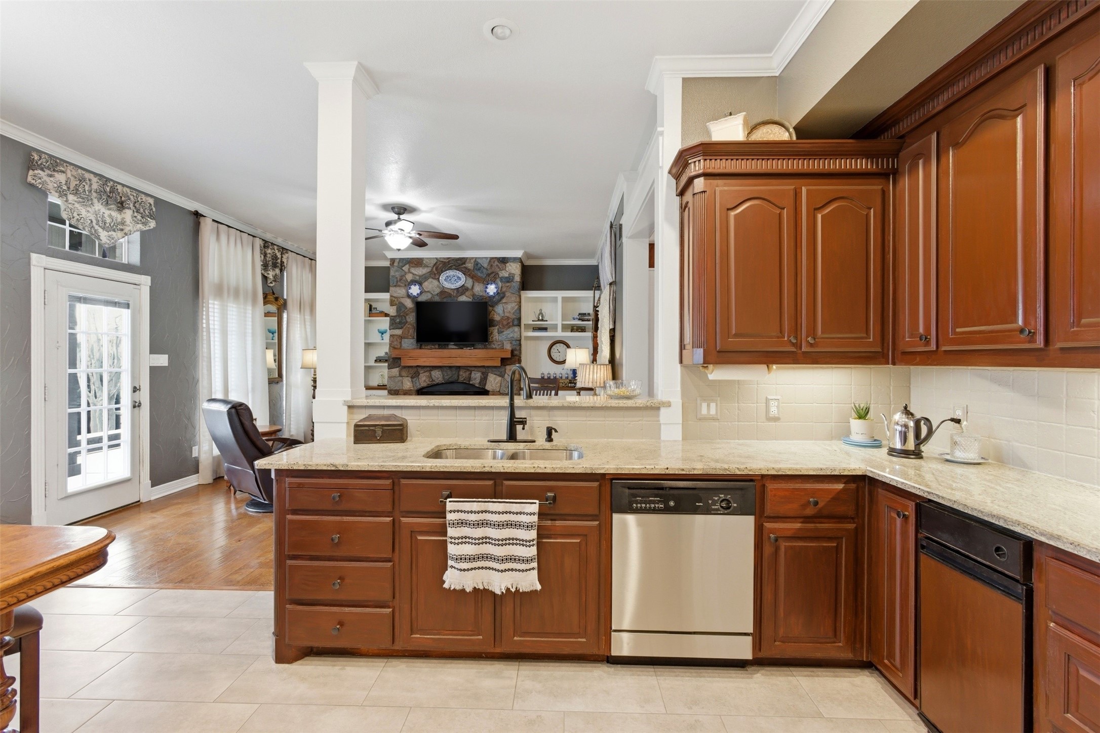 906 Valley View Avenue Red Oak TX 75154