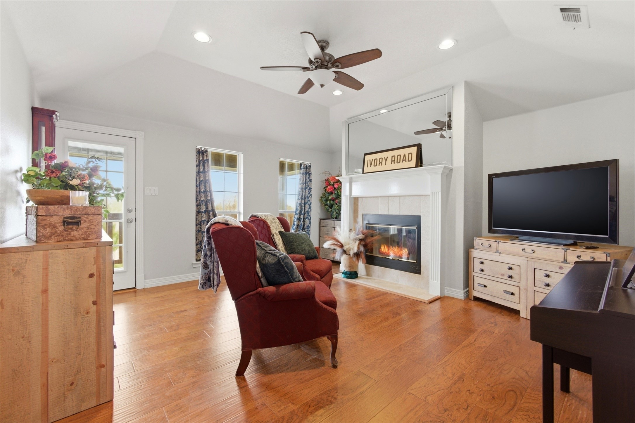 906 Valley View Avenue Red Oak TX 75154