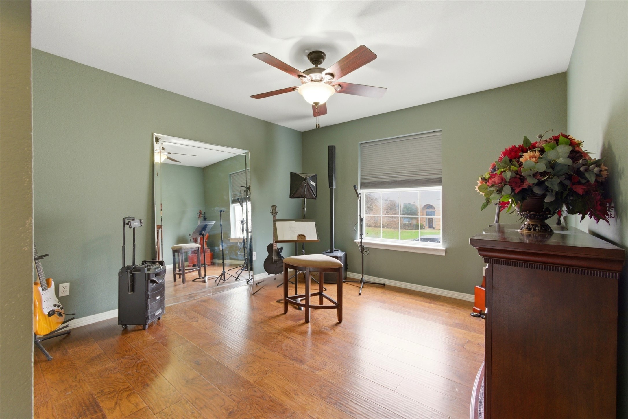 906 Valley View Avenue Red Oak TX 75154