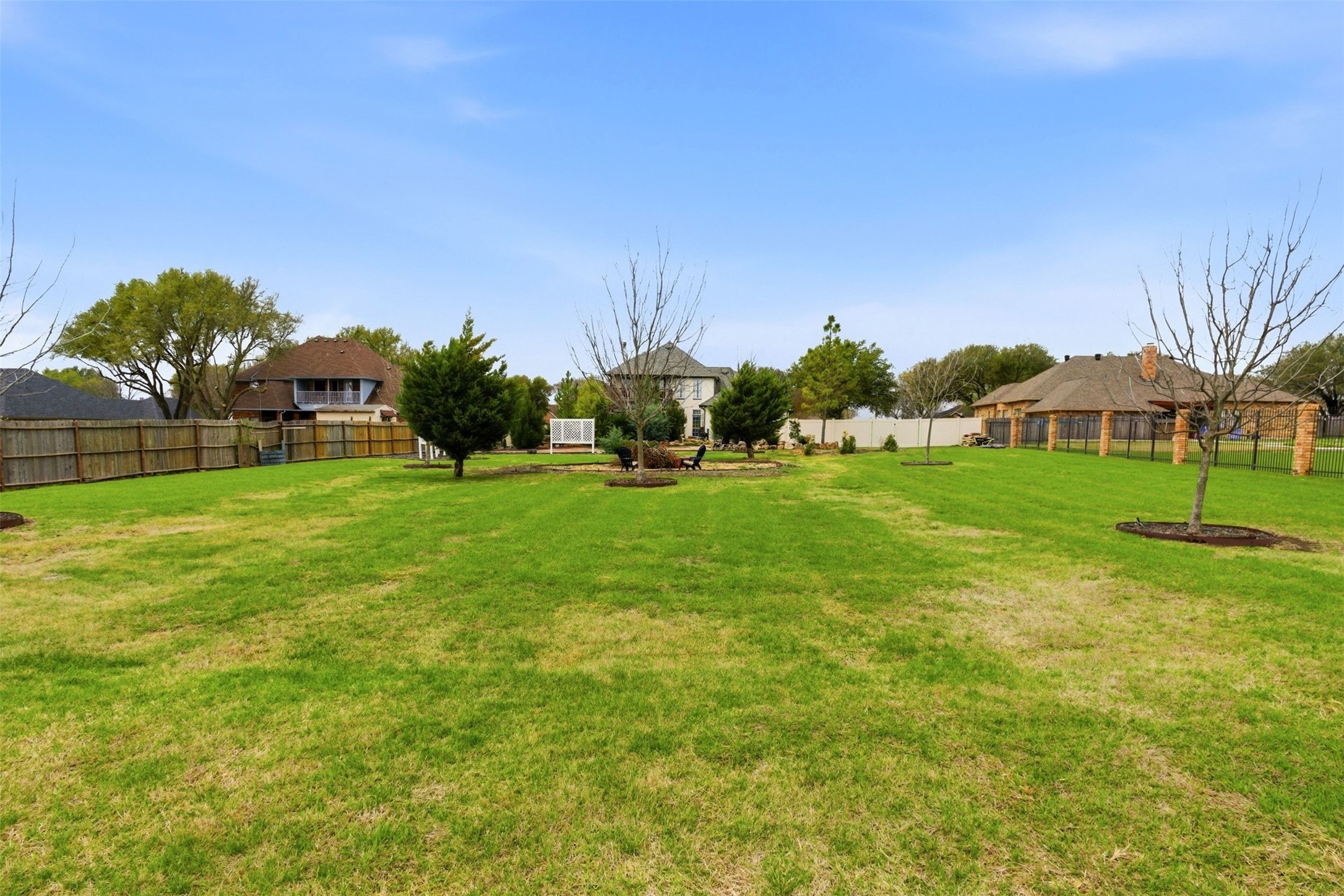906 Valley View Avenue Red Oak TX 75154