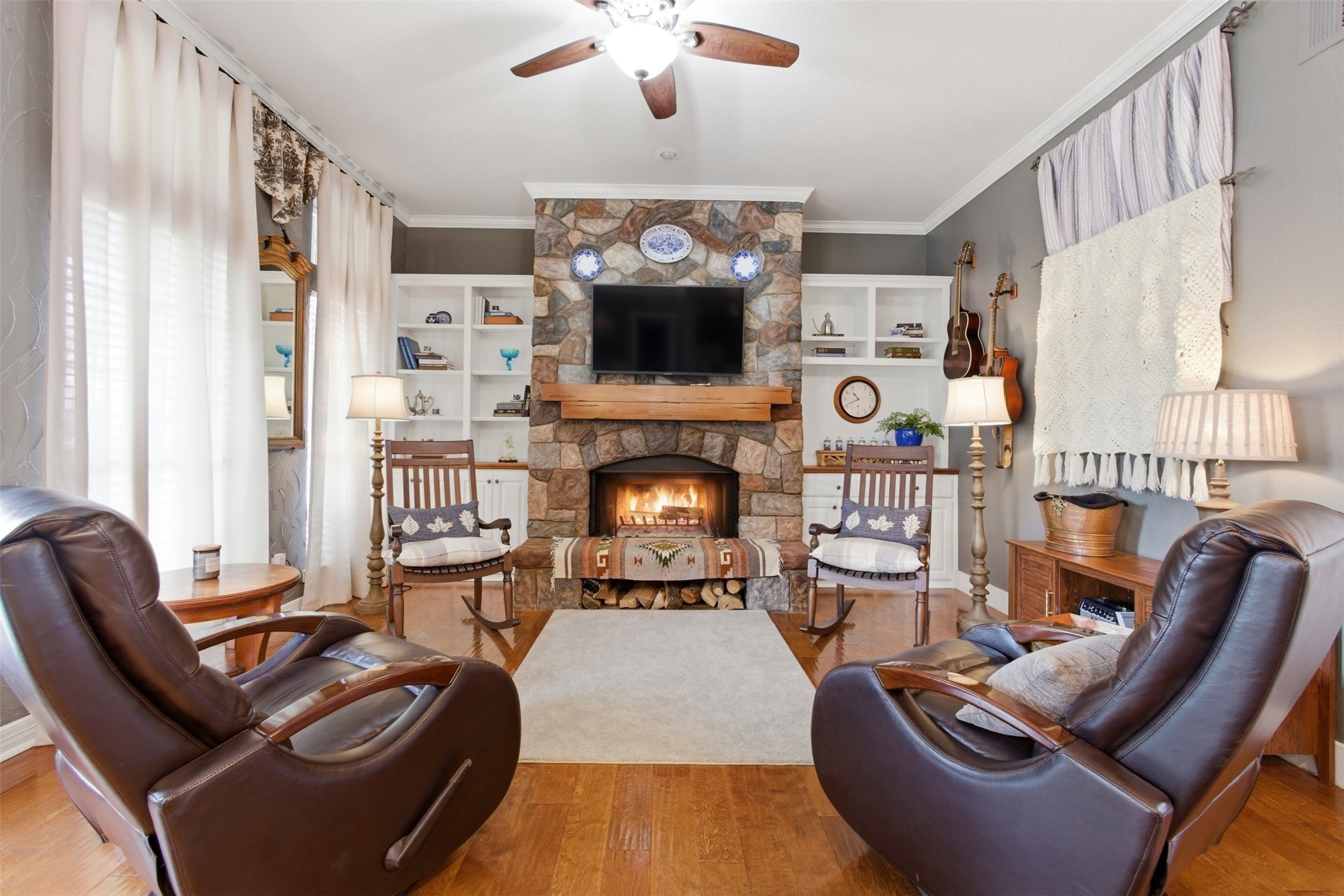 906 Valley View Avenue Red Oak TX 75154