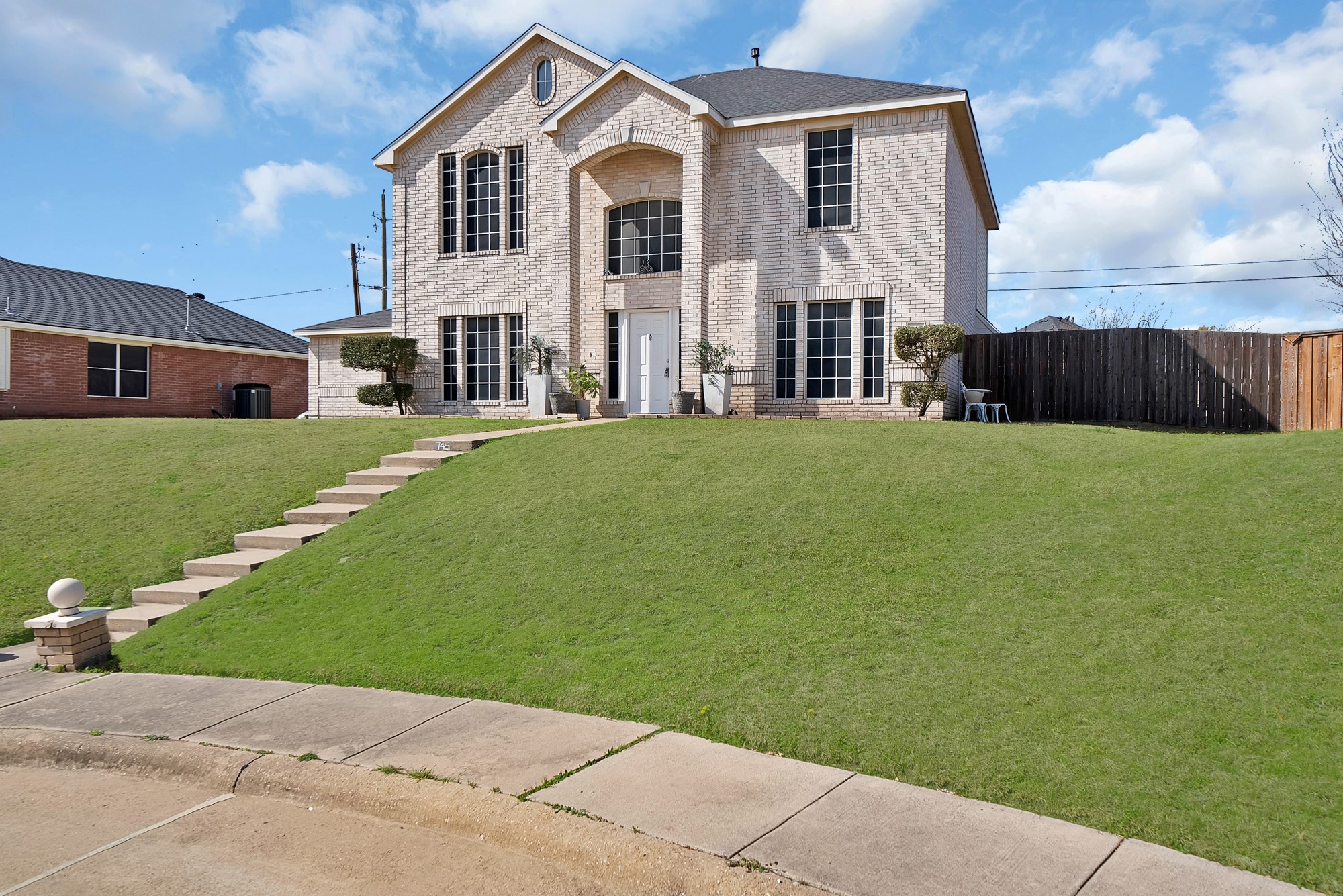 745 Woodridge Drive Desoto TX 75115