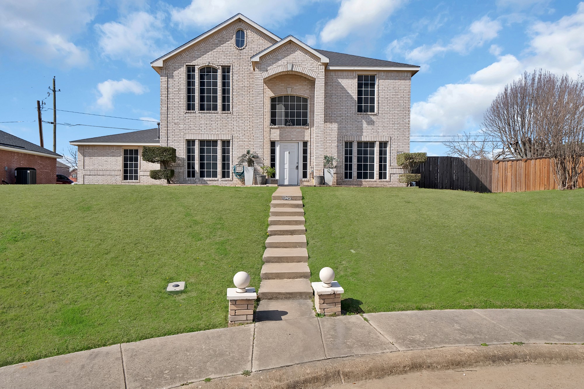 745 Woodridge Drive Desoto TX 75115