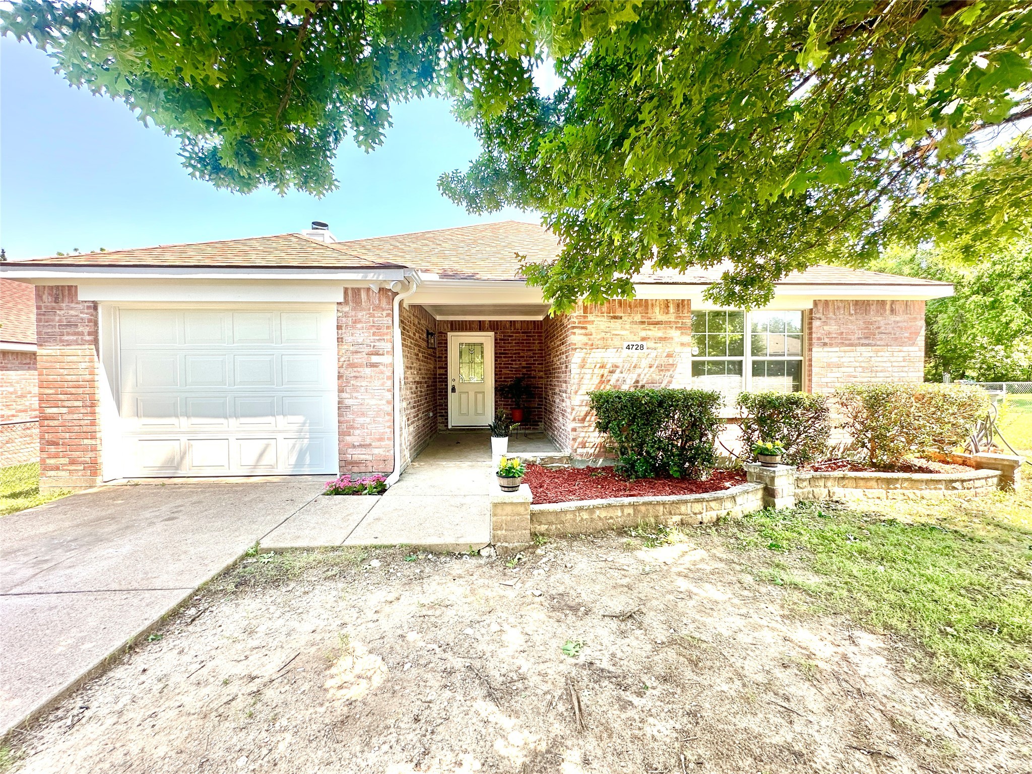 4728 Miradero Street Dallas TX 75211
