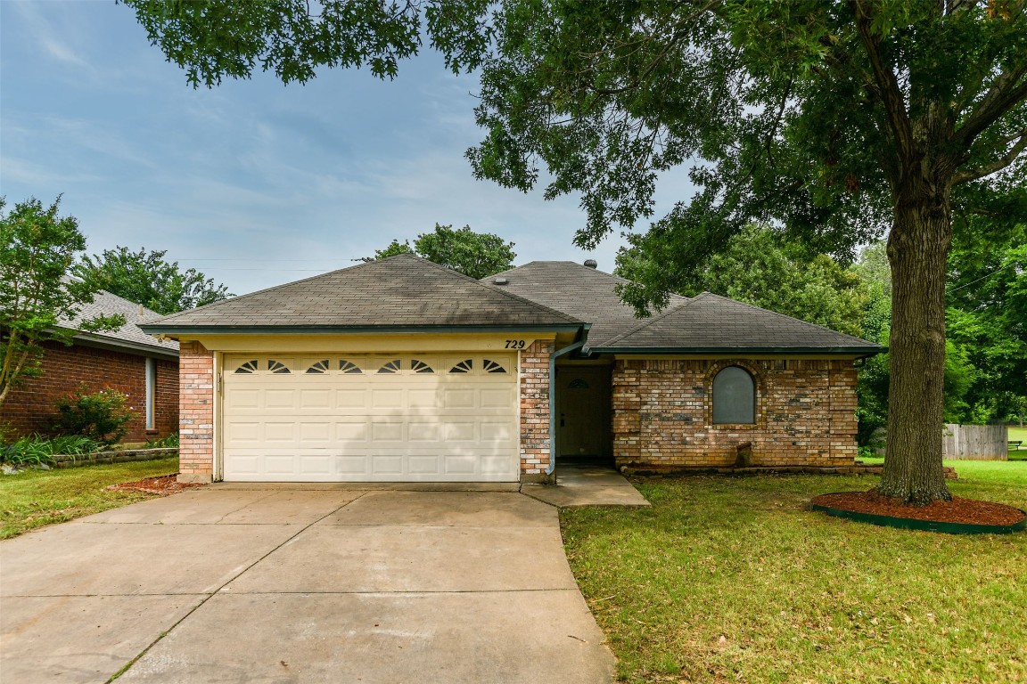 729 Cross Ridge Circle N Fort Worth TX 76120